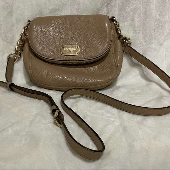 Michael Kors Handbags - Michael Kors Taupe Pebbled Leather Crossbody with Gold Chain